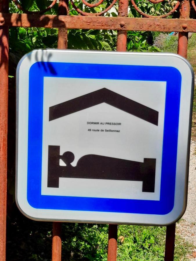 Dormir Au Pressoir Montagnieu  外观 照片